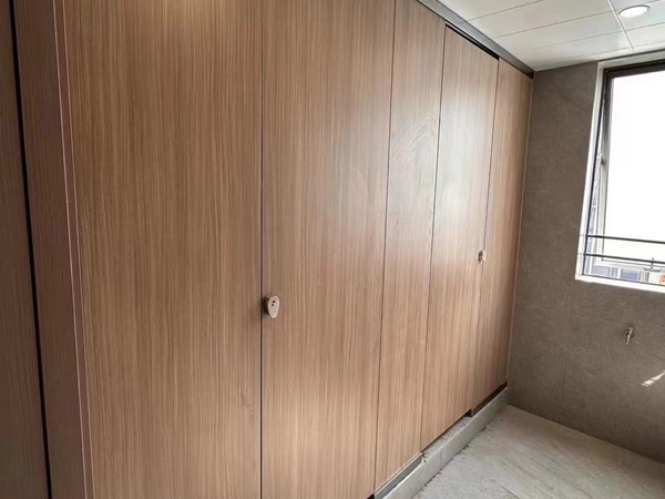 木質衛生間隔斷